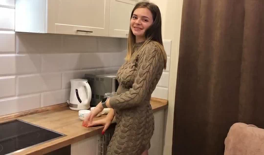 Русская девушка с накачанной попой качает писю во время секса с соседом